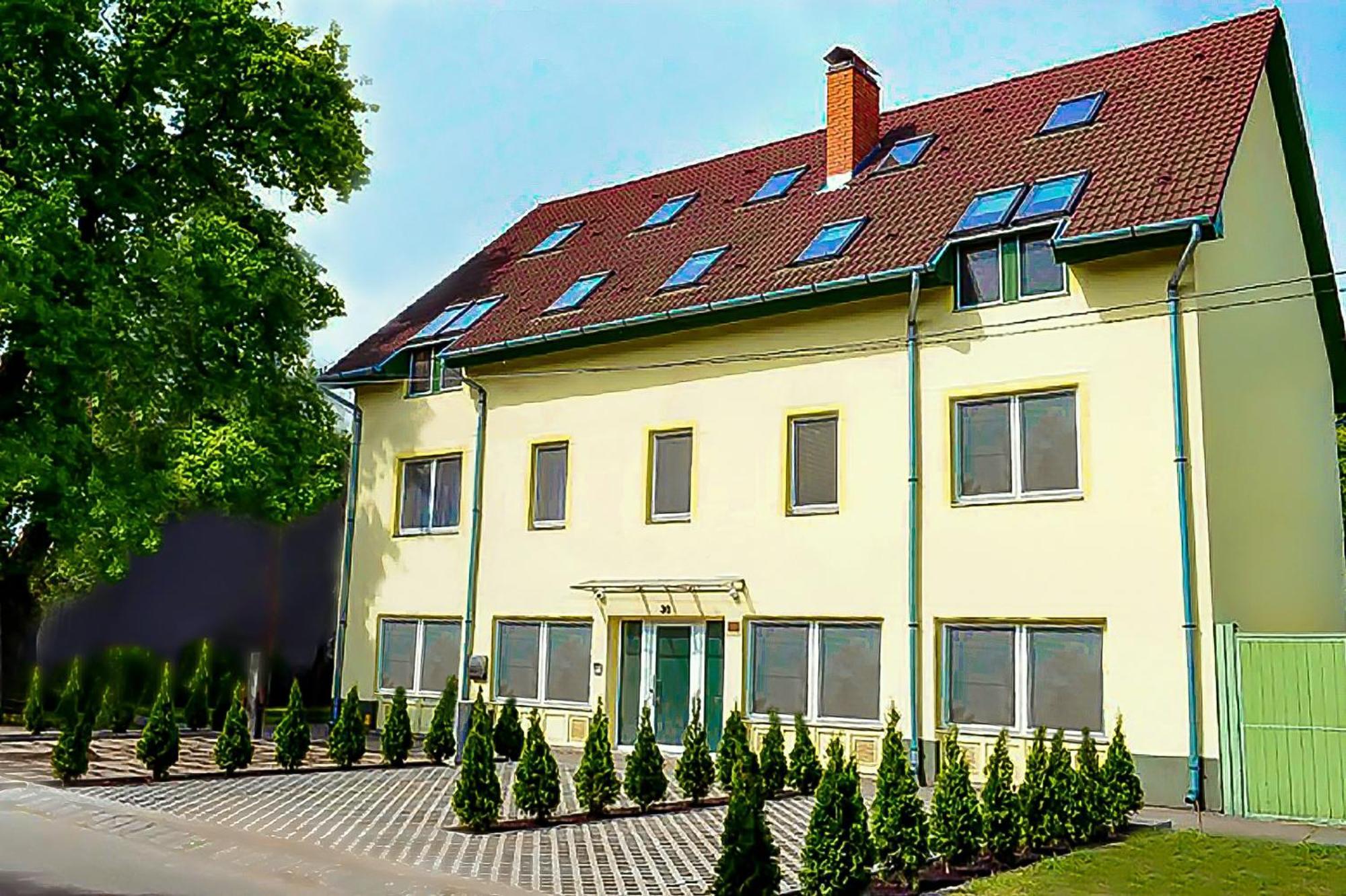 Nexus Vendeghaz Szeged Aparthotel Luaran gambar