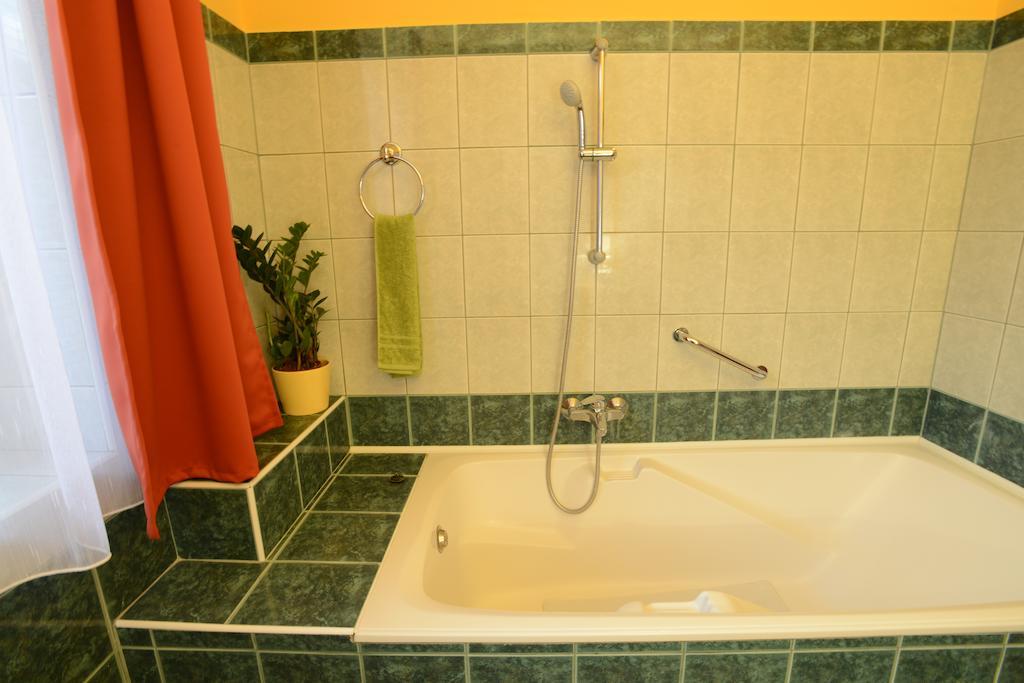 Nexus Vendeghaz Szeged Aparthotel Bilik gambar