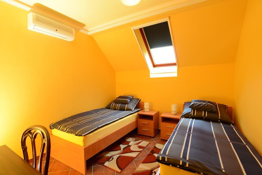Nexus Vendeghaz Szeged Aparthotel Bilik gambar