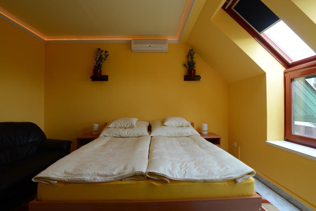 Nexus Vendeghaz Szeged Aparthotel Bilik gambar